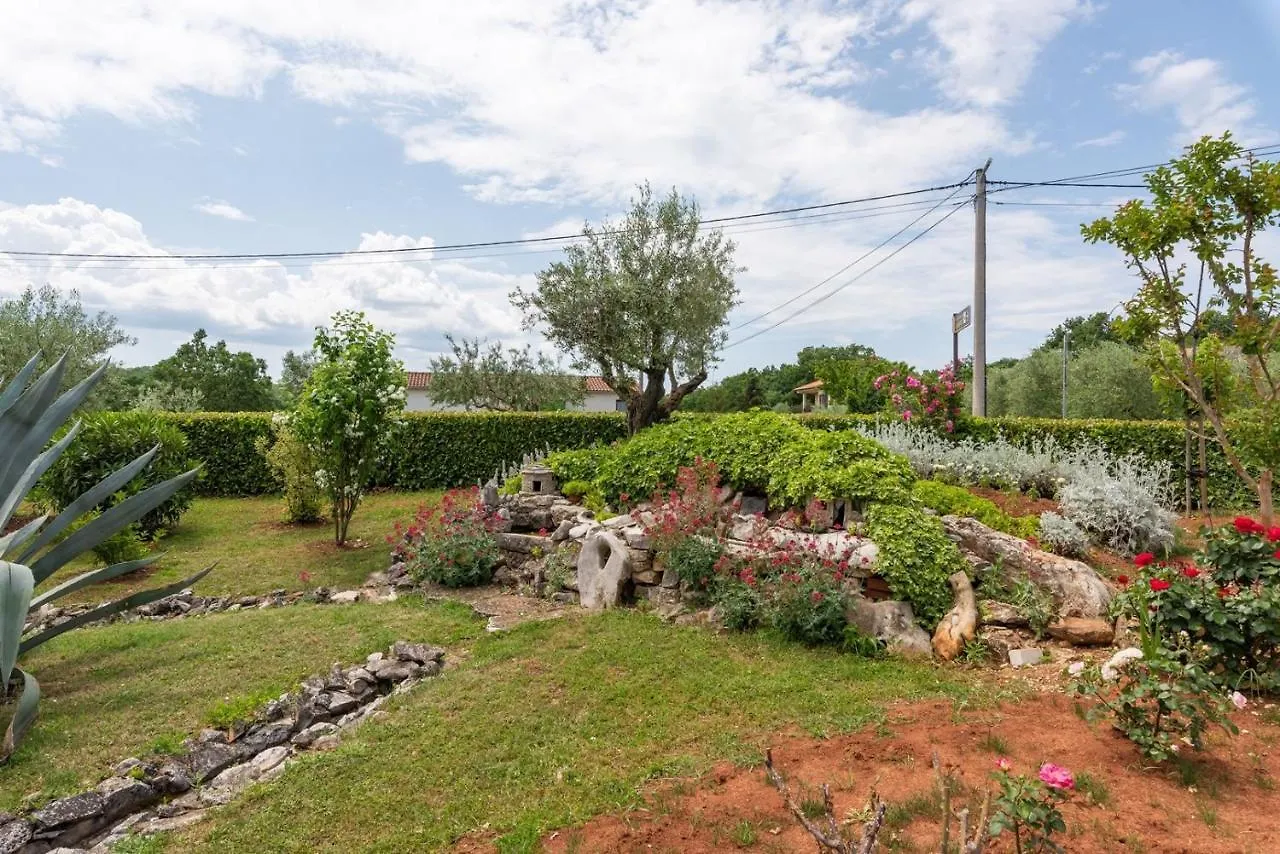 Apartment Luma Vizinada 0*,  Croatia
